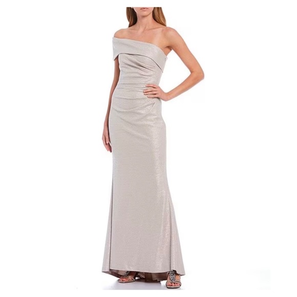 MAXI OFF-THE-SHOULDER SHORT SLEEVE SIDE RUCHED FOILED KNIT SHEATH GOWN - Picture 1 of 6